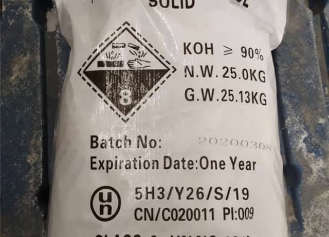 25 kg bag of potassium hydroxide flakes